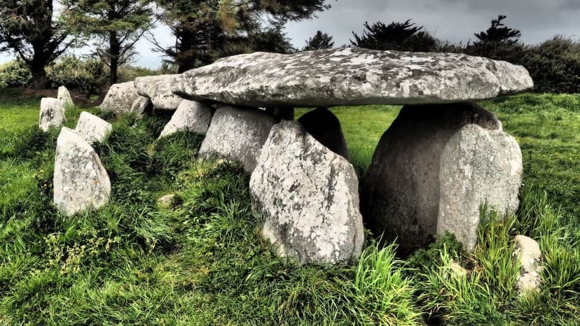 Green double couch with wooden legs